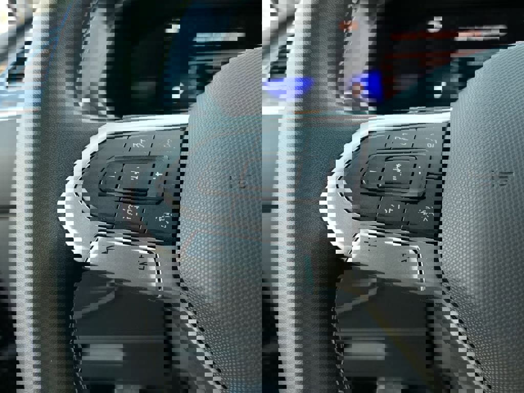 Used 2022 Volkswagen Tiguan SE image 15