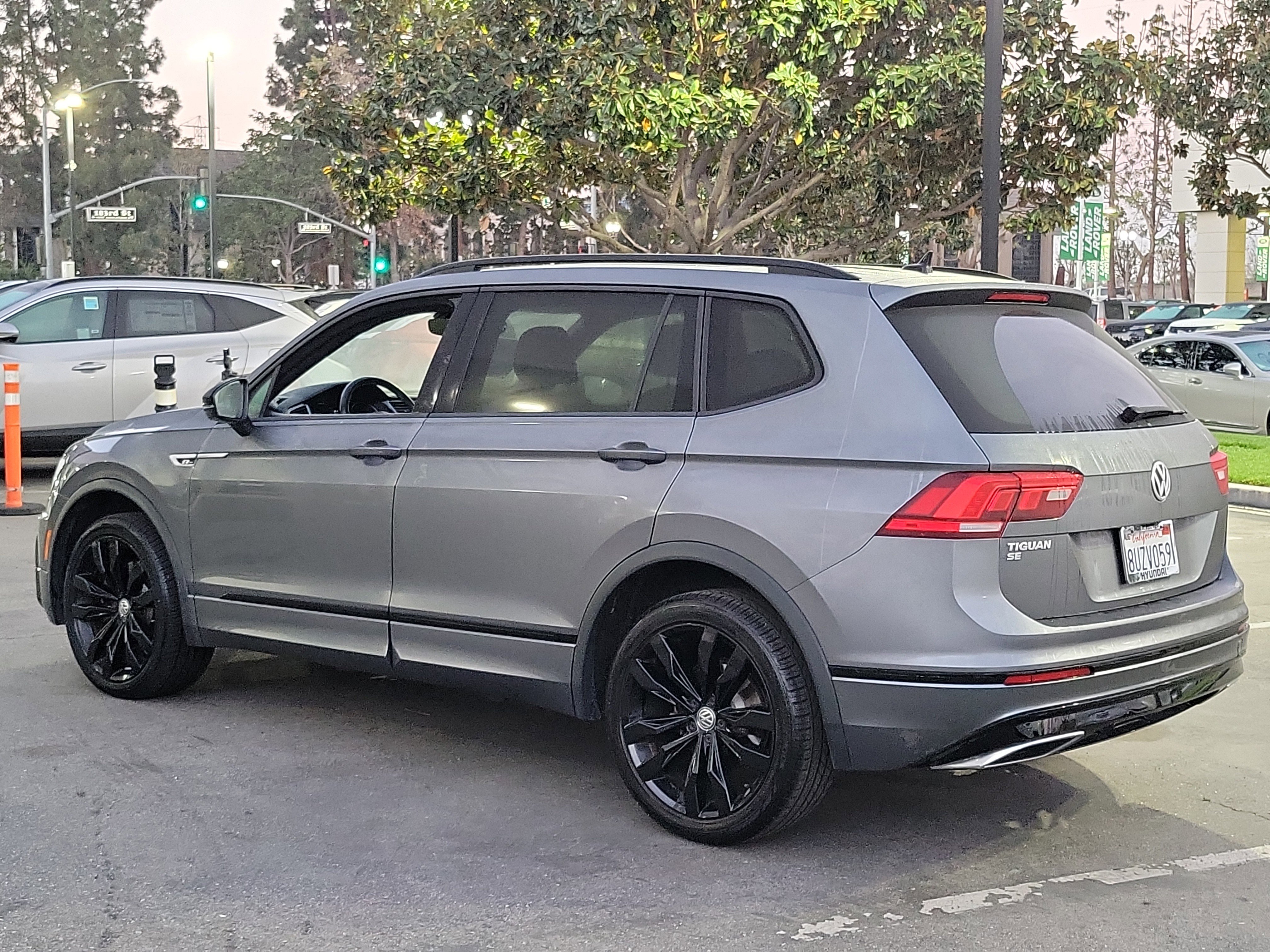 Used 2020 Volkswagen Tiguan SE R-Line image 26