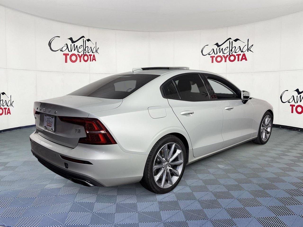 Used 2019 Volvo S60 T5 Momentum FWD image 8