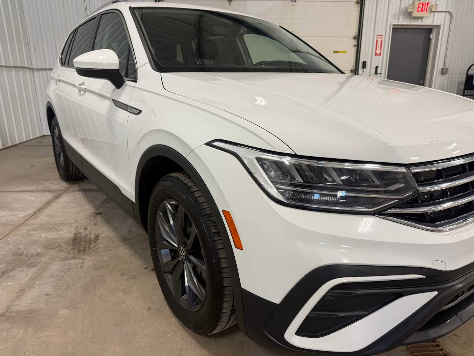 Certified 2024 Volkswagen Tiguan SE AWD/4WD image 10