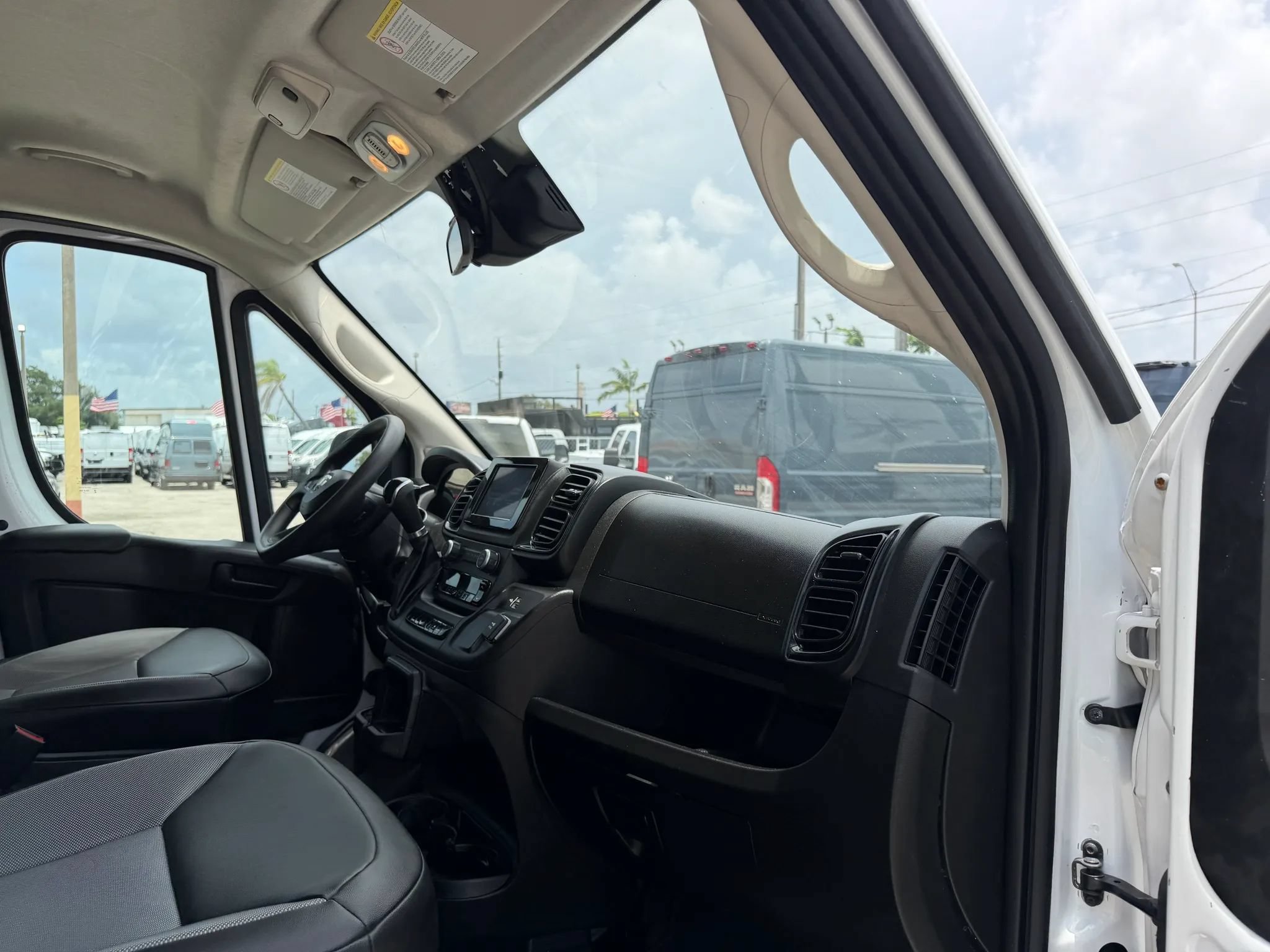 Used 2023 RAM ProMaster 3500 FWD image 17