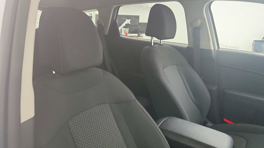 Used 2025 Kia Sportage LX FWD image 23