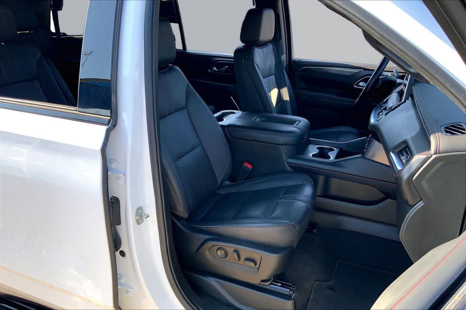 Used 2022 Chevrolet Tahoe RST w/ Luxury Package AWD/4WD image 9