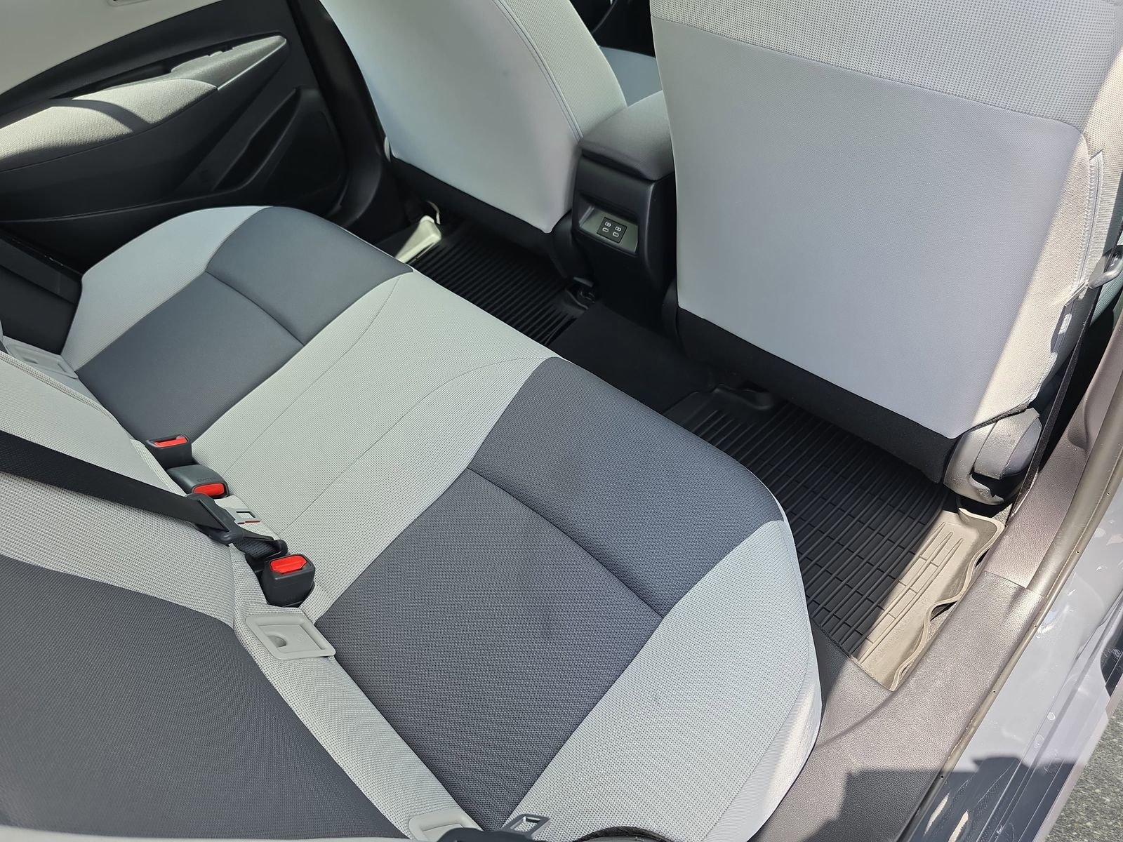 Used 2025 Toyota Corolla LE FWD image 11
