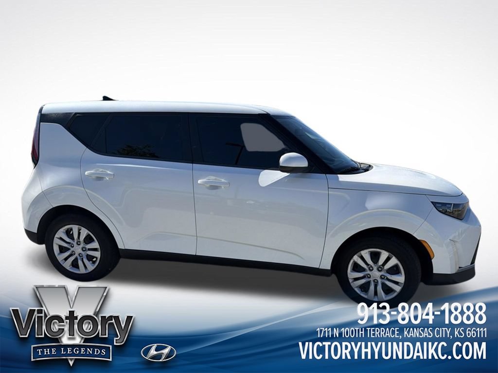 Used 2023 Kia Soul LX FWD image 4
