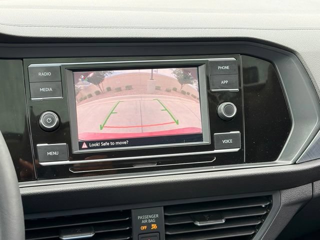 Used 2022 Volkswagen Jetta SE w/ Panoramic Sunroof Package FWD image 16