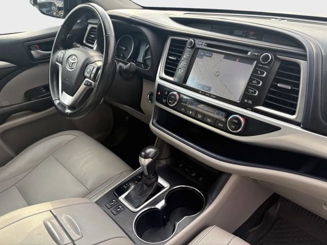 Used 2017 Toyota Highlander XLE image 26