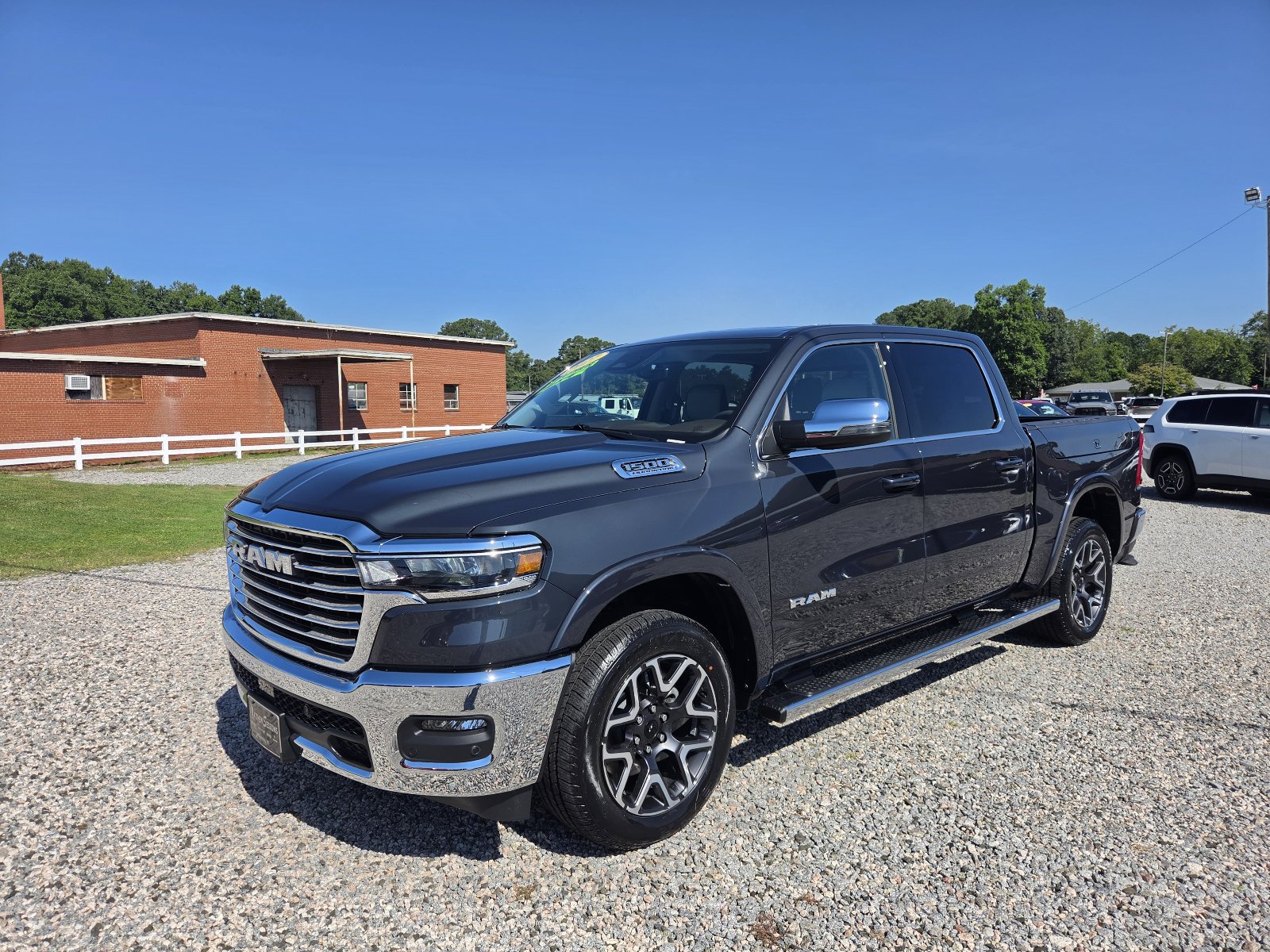 New 2027 RAM 1500 Laramie w/ Chrome Appearance Group AWD/4WD image 2