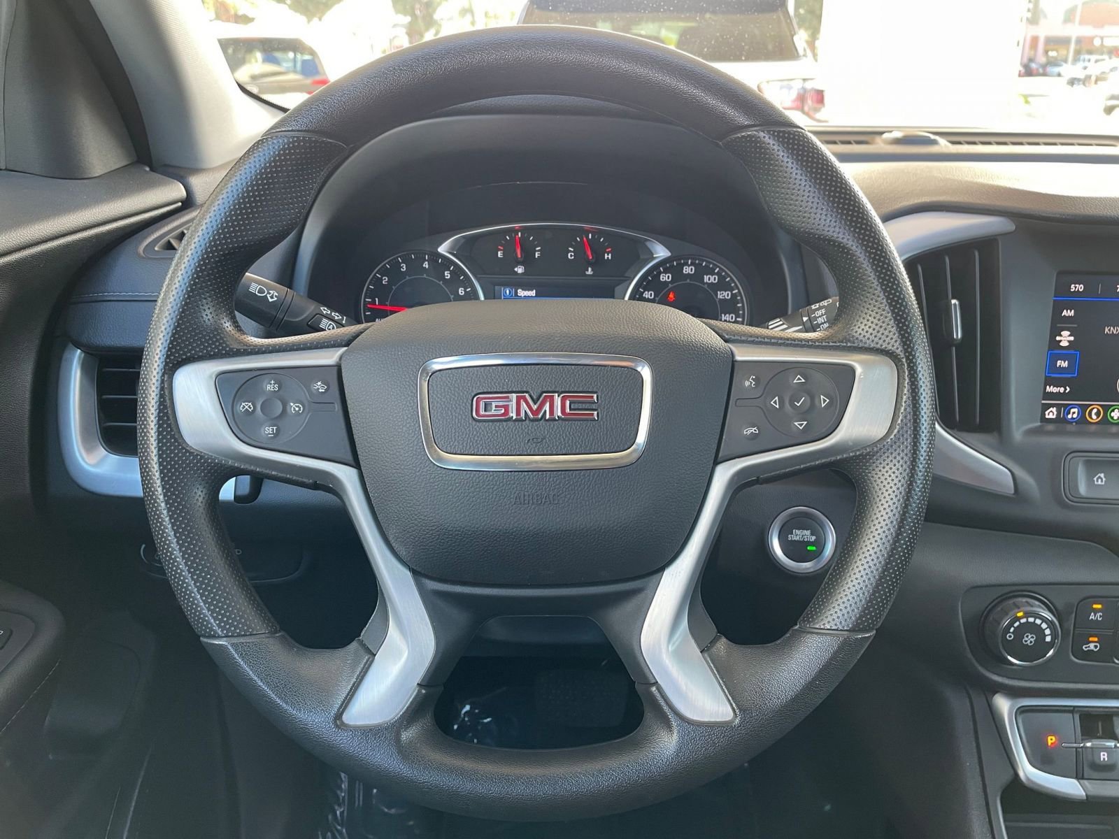 Used 2024 GMC Terrain SLE image 28