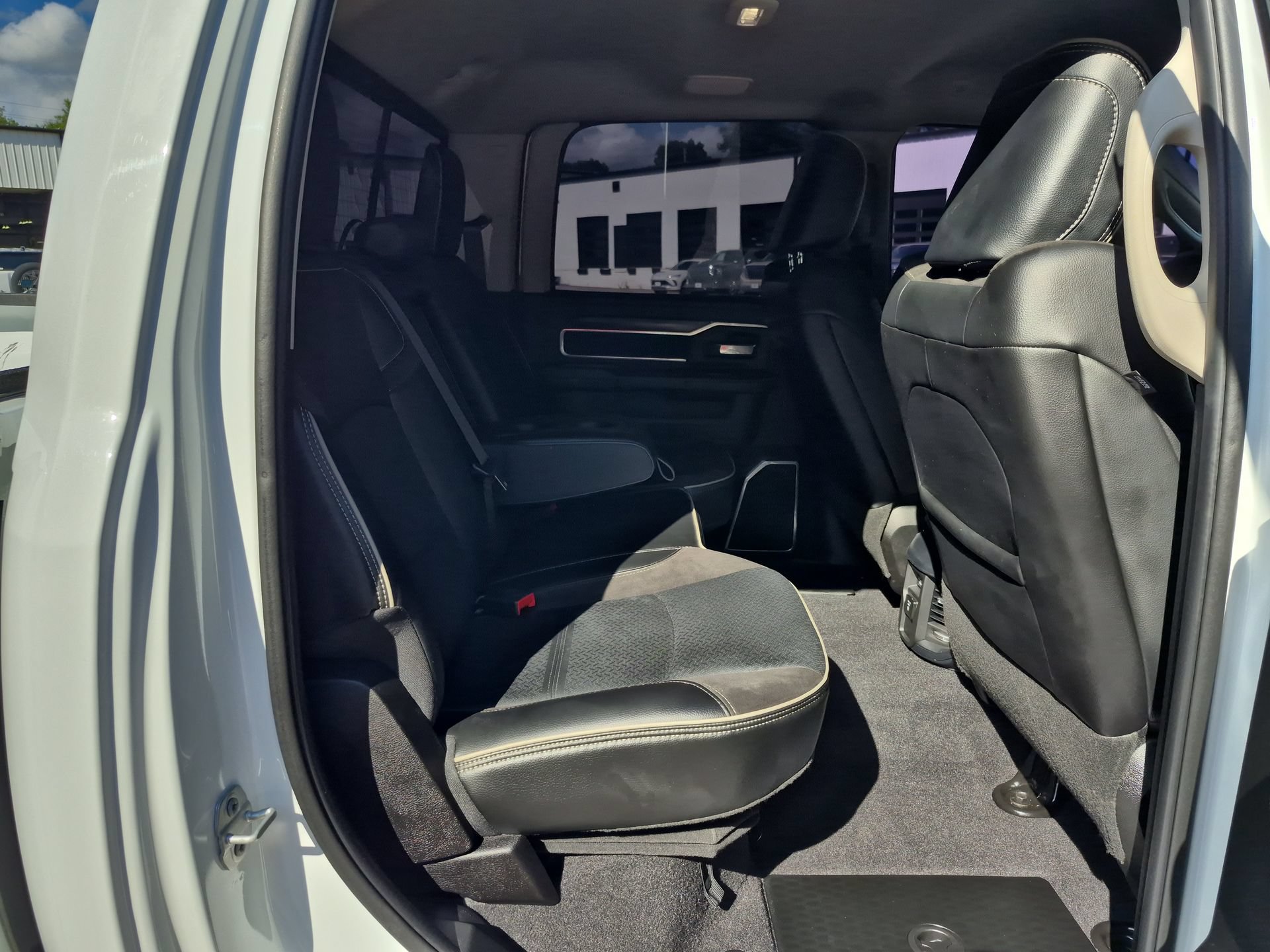 Used 2024 RAM 2500 Laramie w/ Safety Group AWD/4WD image 27
