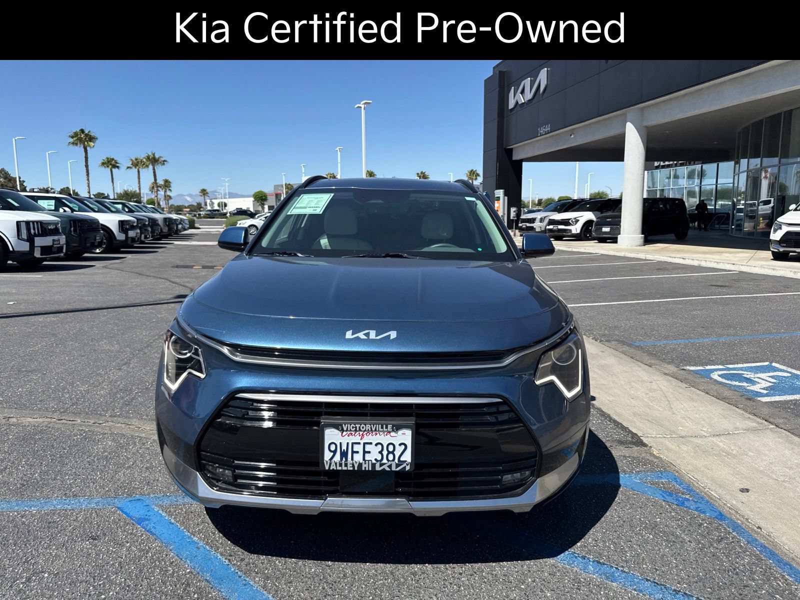 Certified 2025 Kia Niro EX Touring FWD image 2