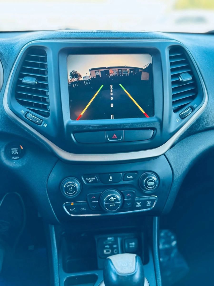 Used 2016 Jeep Cherokee Limited image 14