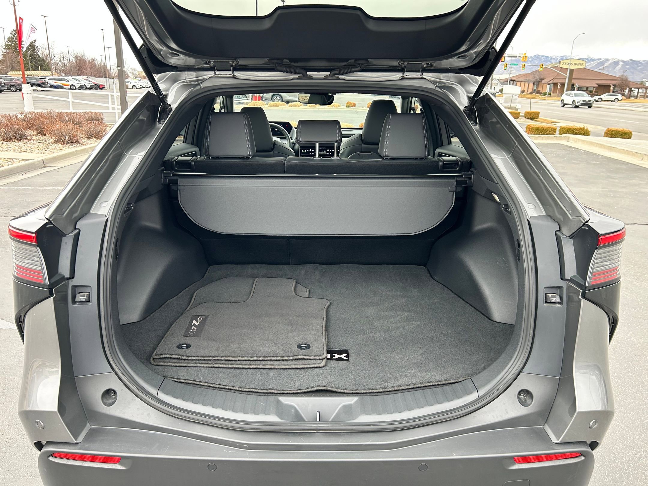 Used 2023 Toyota bZ4X XLE w/ Weather Package image 24