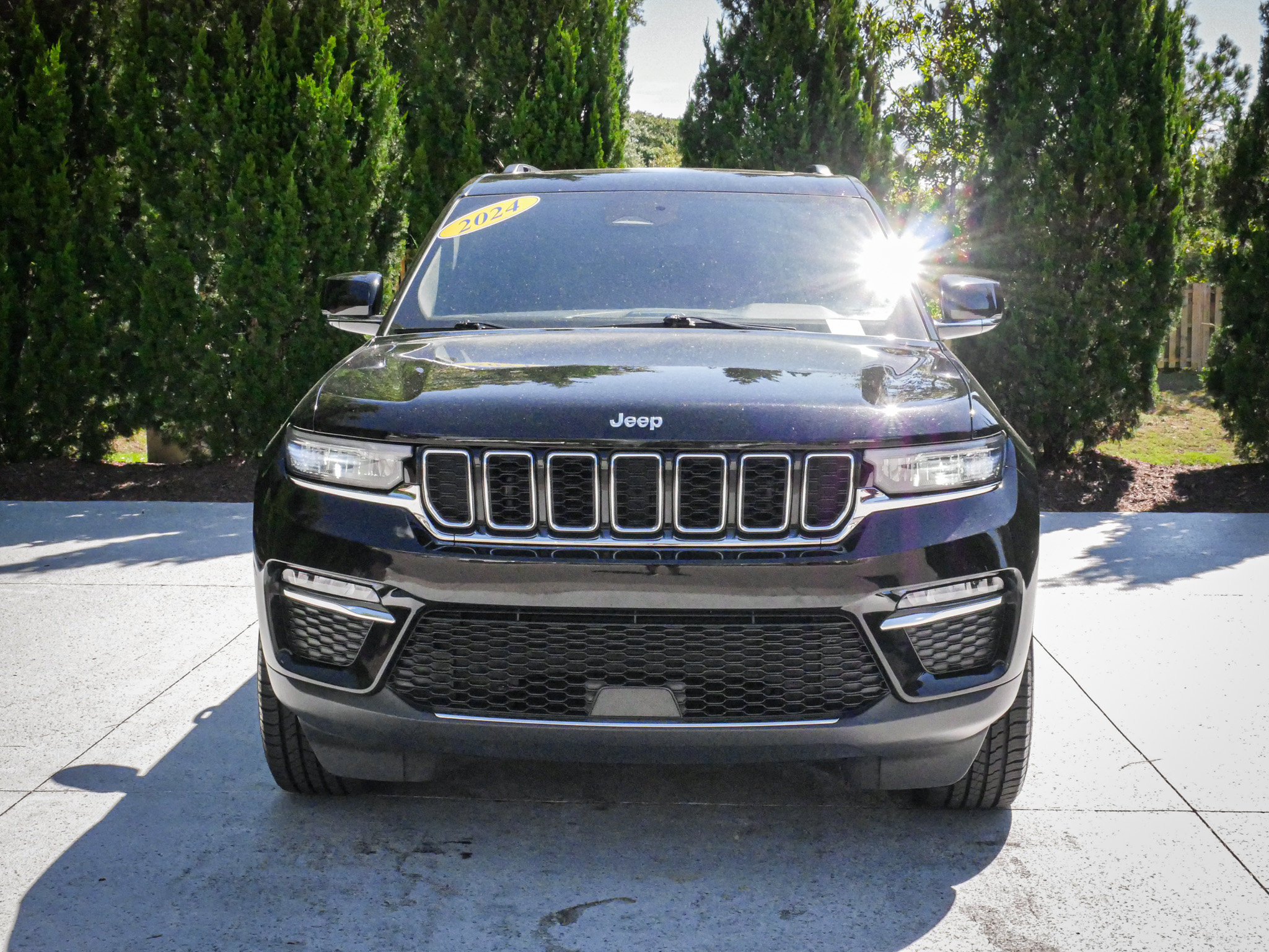 Used 2024 Jeep Grand Cherokee Limited 4xe AWD/4WD image 3