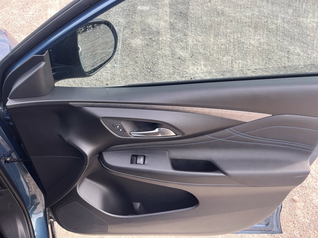 Used 2024 Buick Envista Sport Touring w/ Convenience I Package FWD image 35