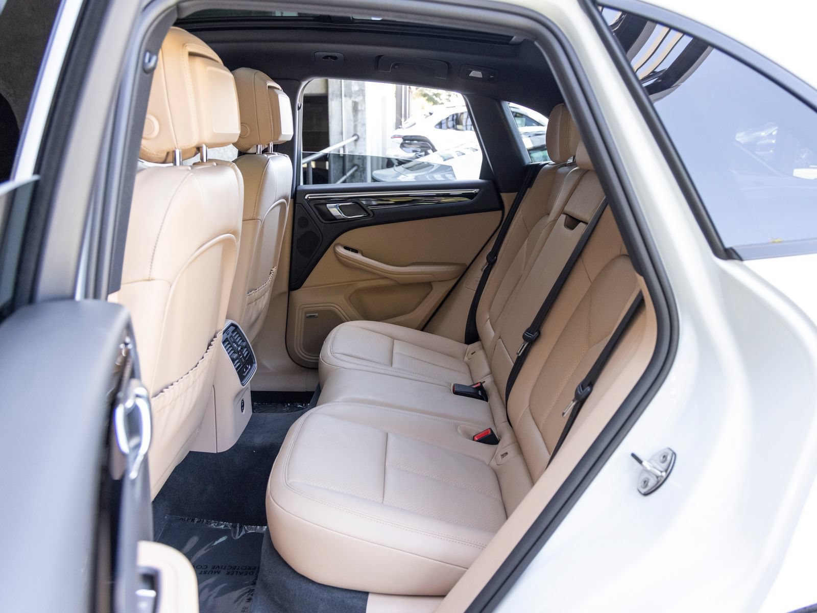 Certified 2026 Porsche Macan AWD/4WD image 51