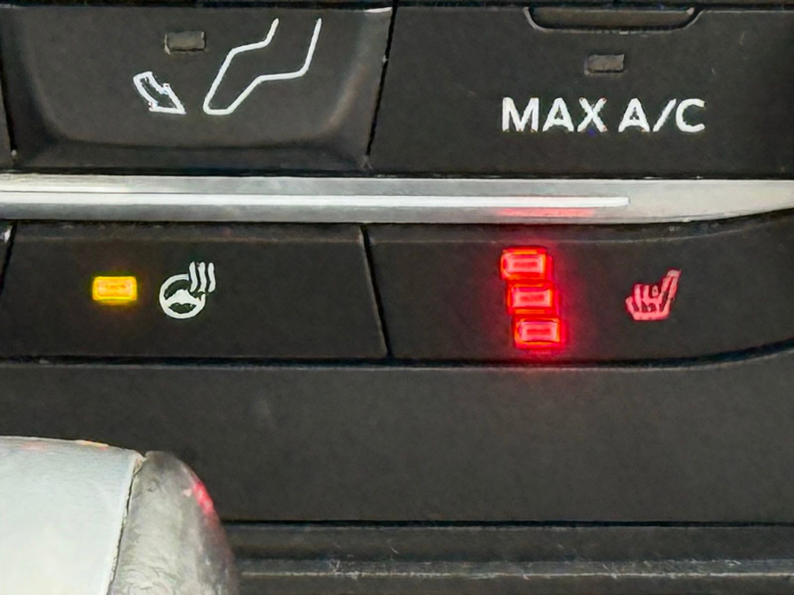 Used 2019 Ford EcoSport SES w/ SES Black Appearance Package AWD/4WD image 23