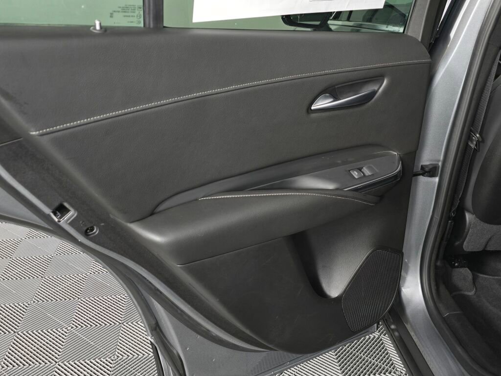 Used 2024 Cadillac XT4 Premium Luxury image 32