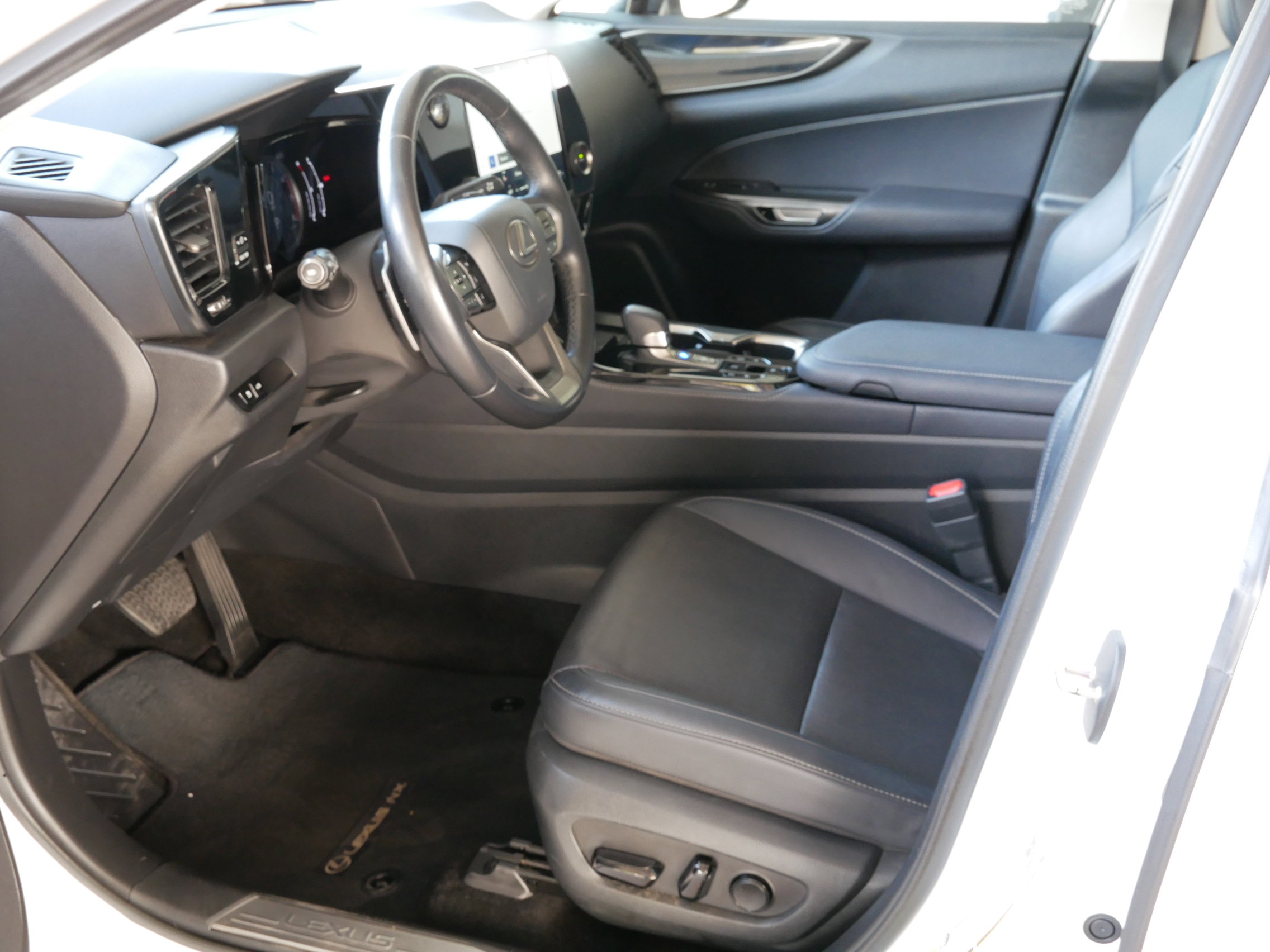 Used 2024 Lexus NX 350 AWD w/ Cold Area Package image 4