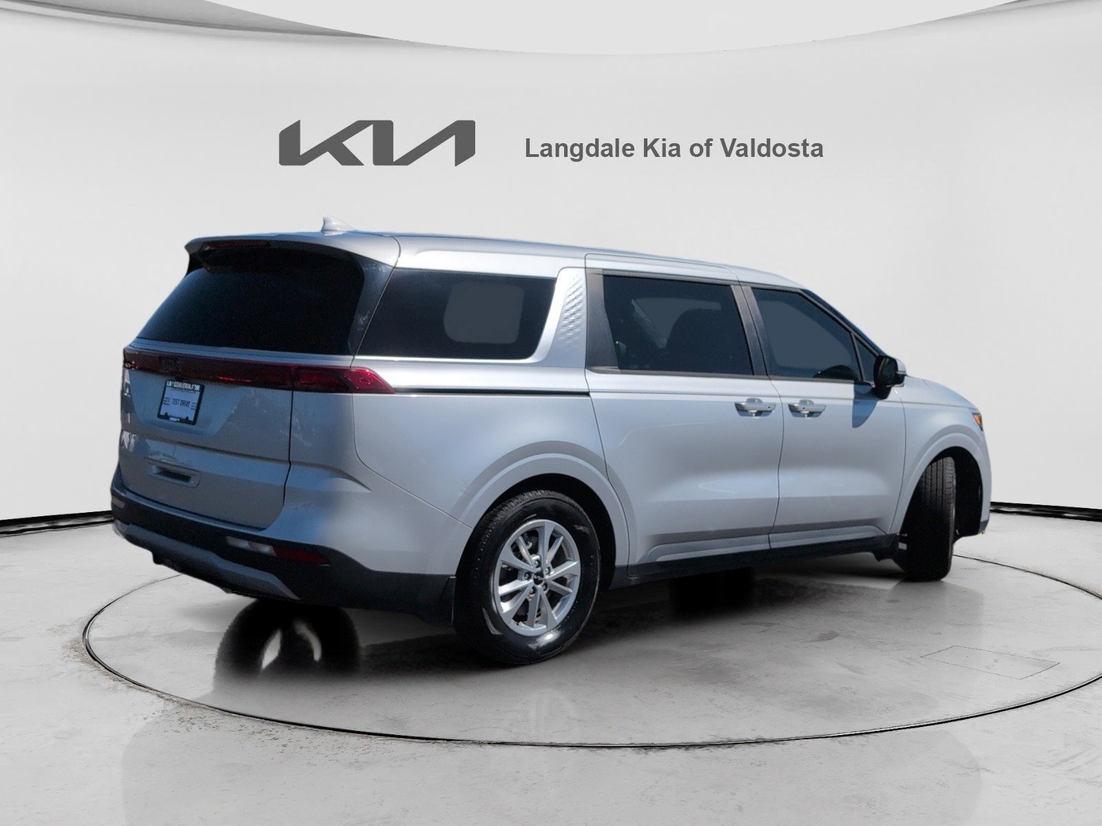 Used 2023 Kia Carnival LX image 4