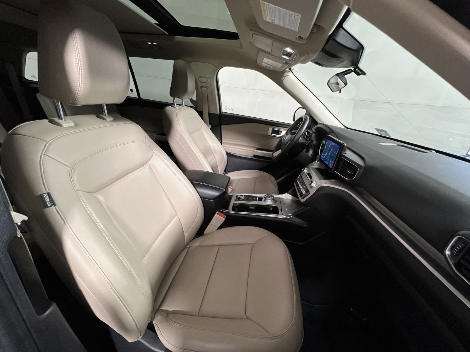 Used 2022 Ford Explorer XLT w/ Equipment Group 202A image 28