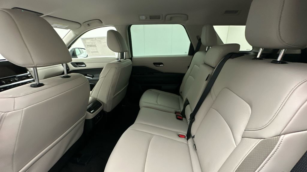 New 2026 Nissan Pathfinder SL image 10