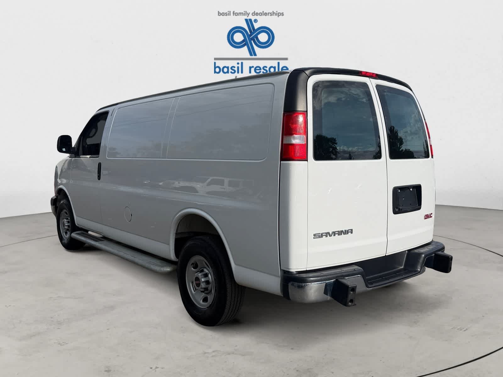 Used 2025 GMC Savana 2500 w/ Driver Convenience Package RWD image 4