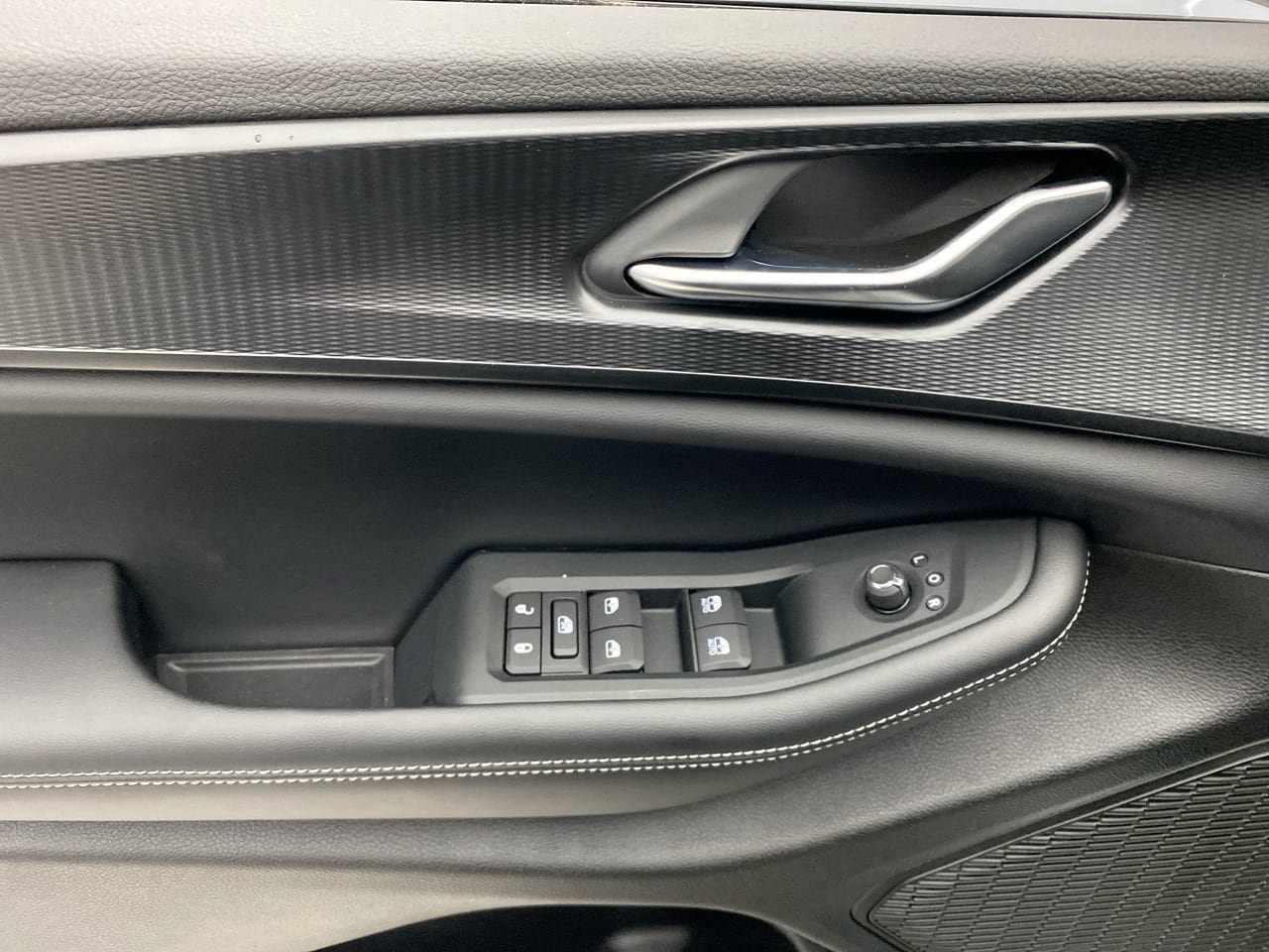 New 2025 Jeep Grand Cherokee Laredo X w/ Luxury Tech Group I AWD/4WD image 11