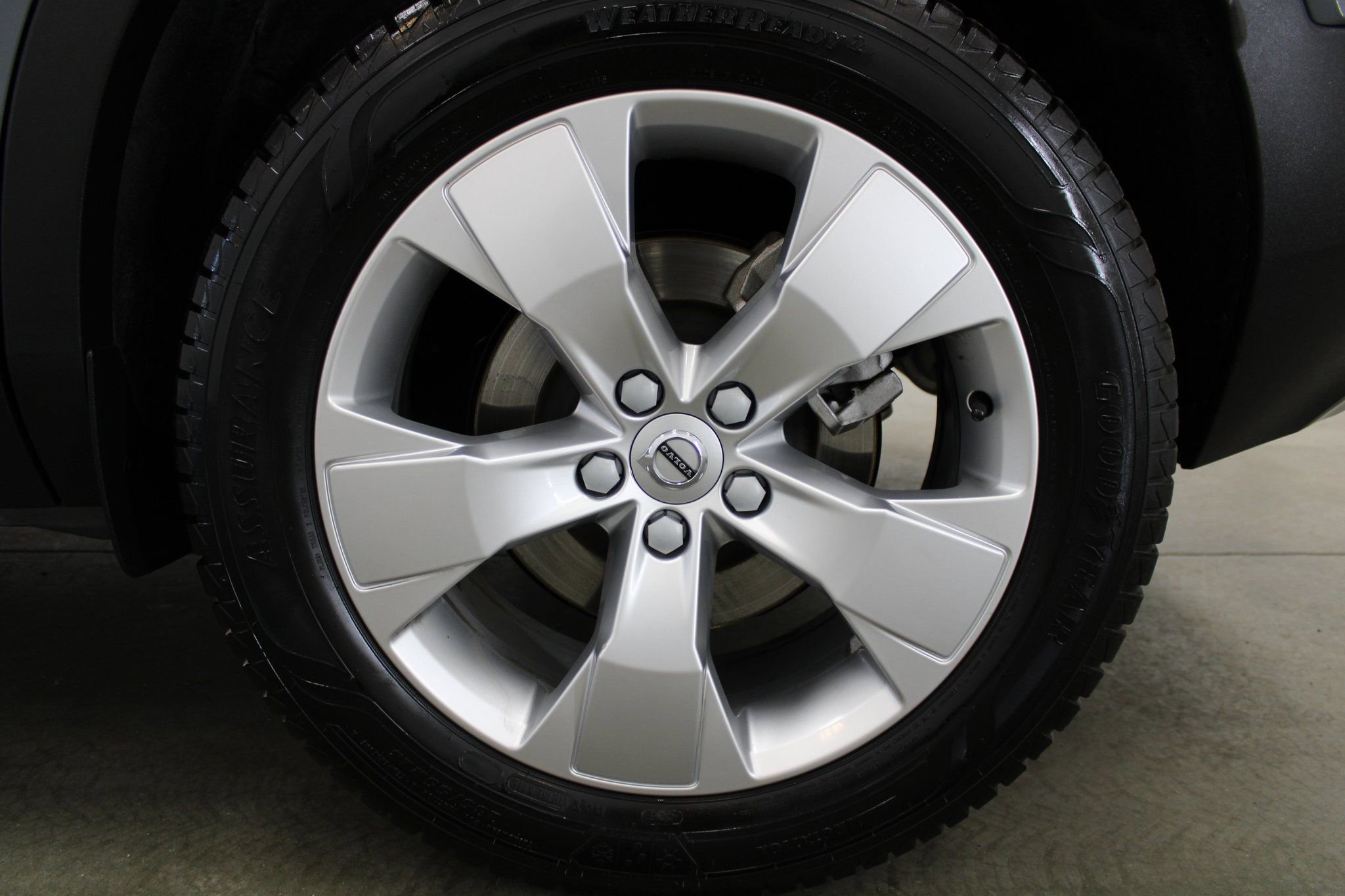 Used 2021 Volvo XC40 T5 Momentum image 9