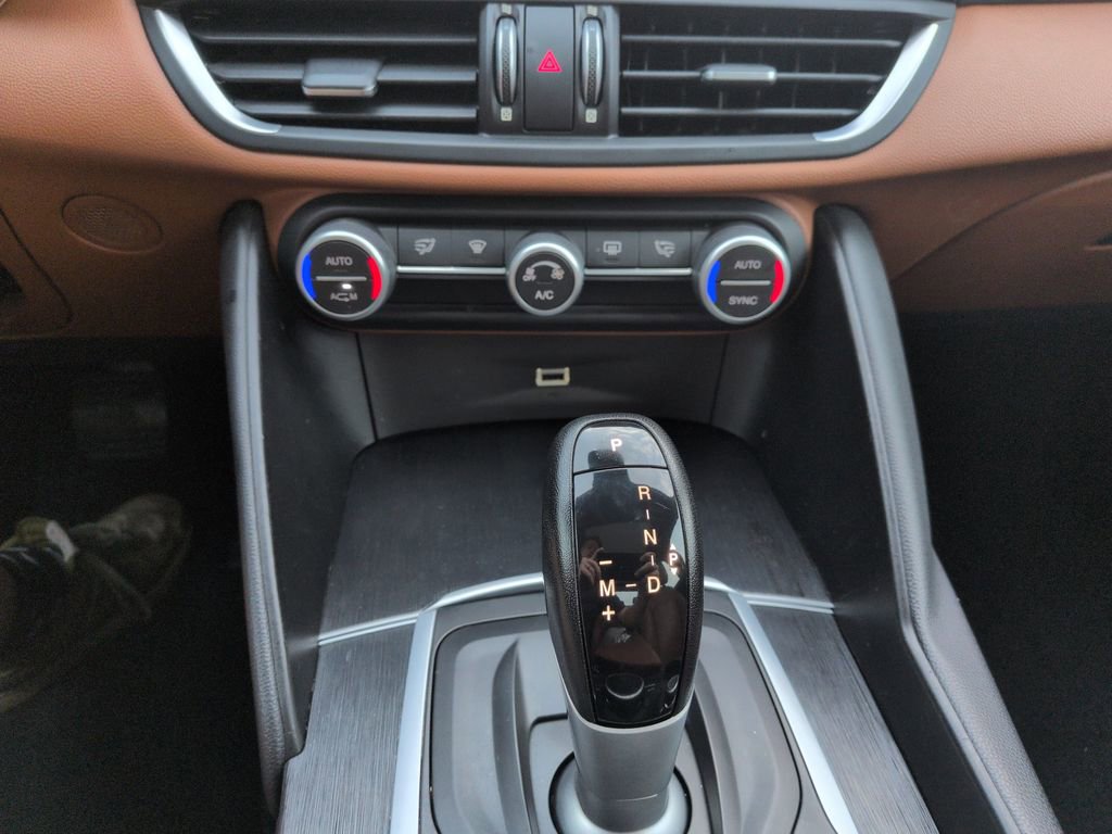 Used 2019 Alfa Romeo Giulia AWD image 18