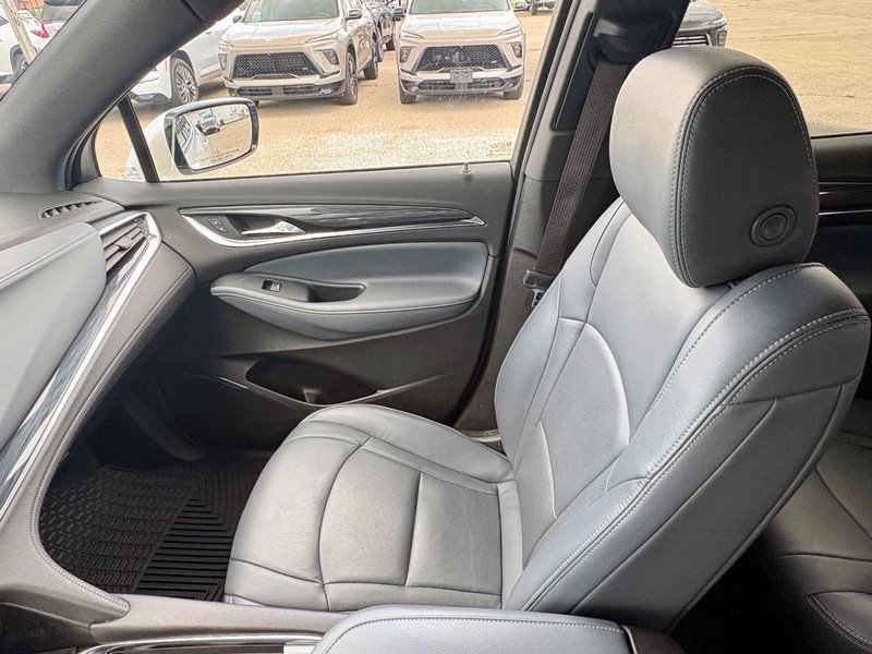 Used 2022 Buick Enclave Essence w/ Experience Buick Package FWD image 17