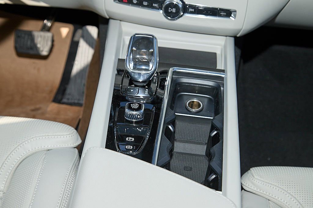 New 2026 Volvo XC60 T8 Ultra w/ Protection Package Premier image 28