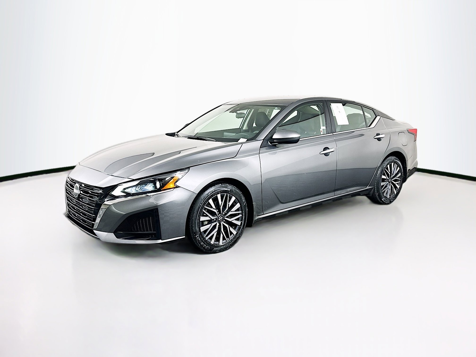 Used 2023 Nissan Altima 2.5 SV FWD image 3