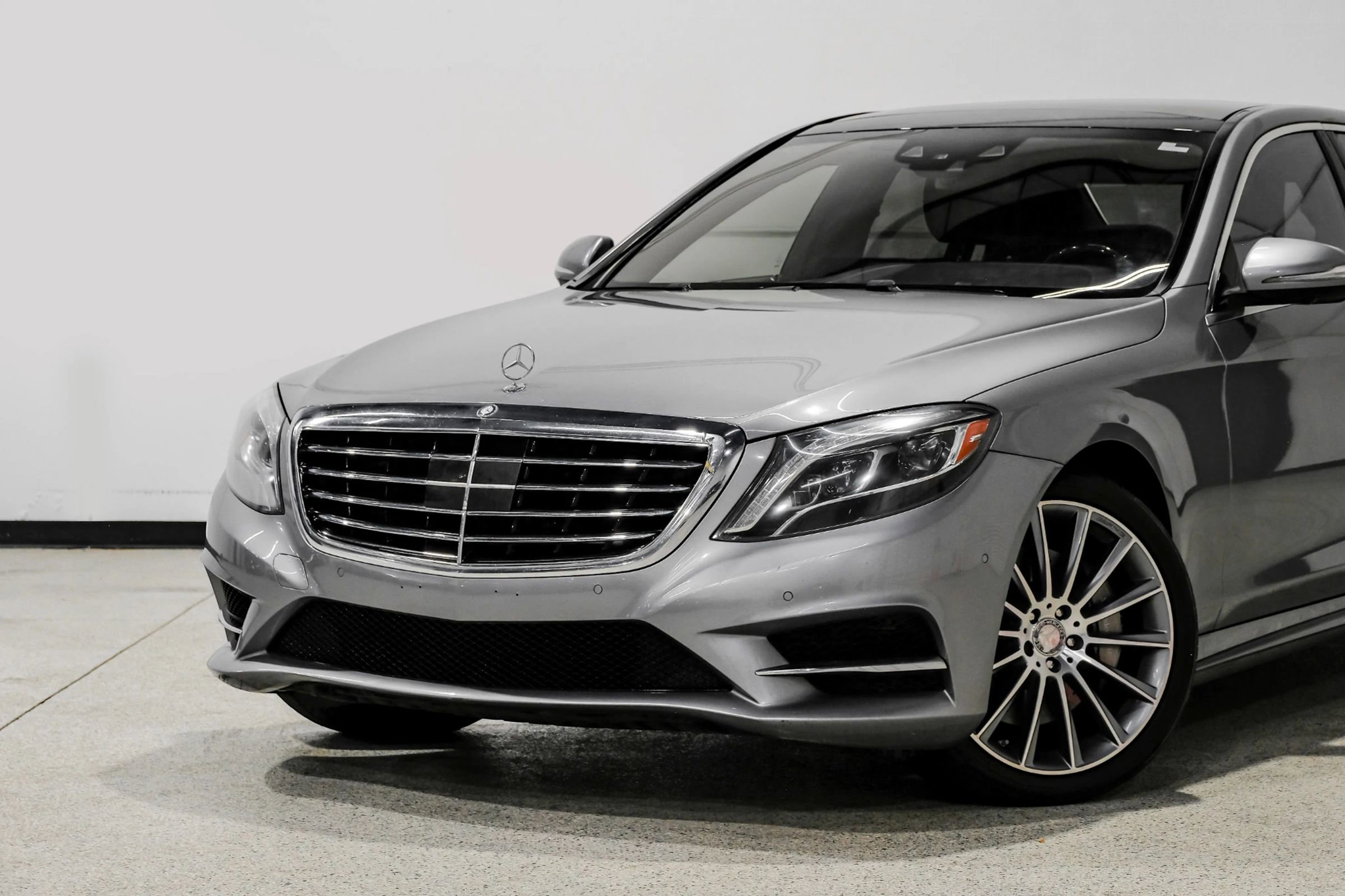 Used 2015 Mercedes-Benz S 550 Sedan w/ Sport Package w/ Sport Package image 10