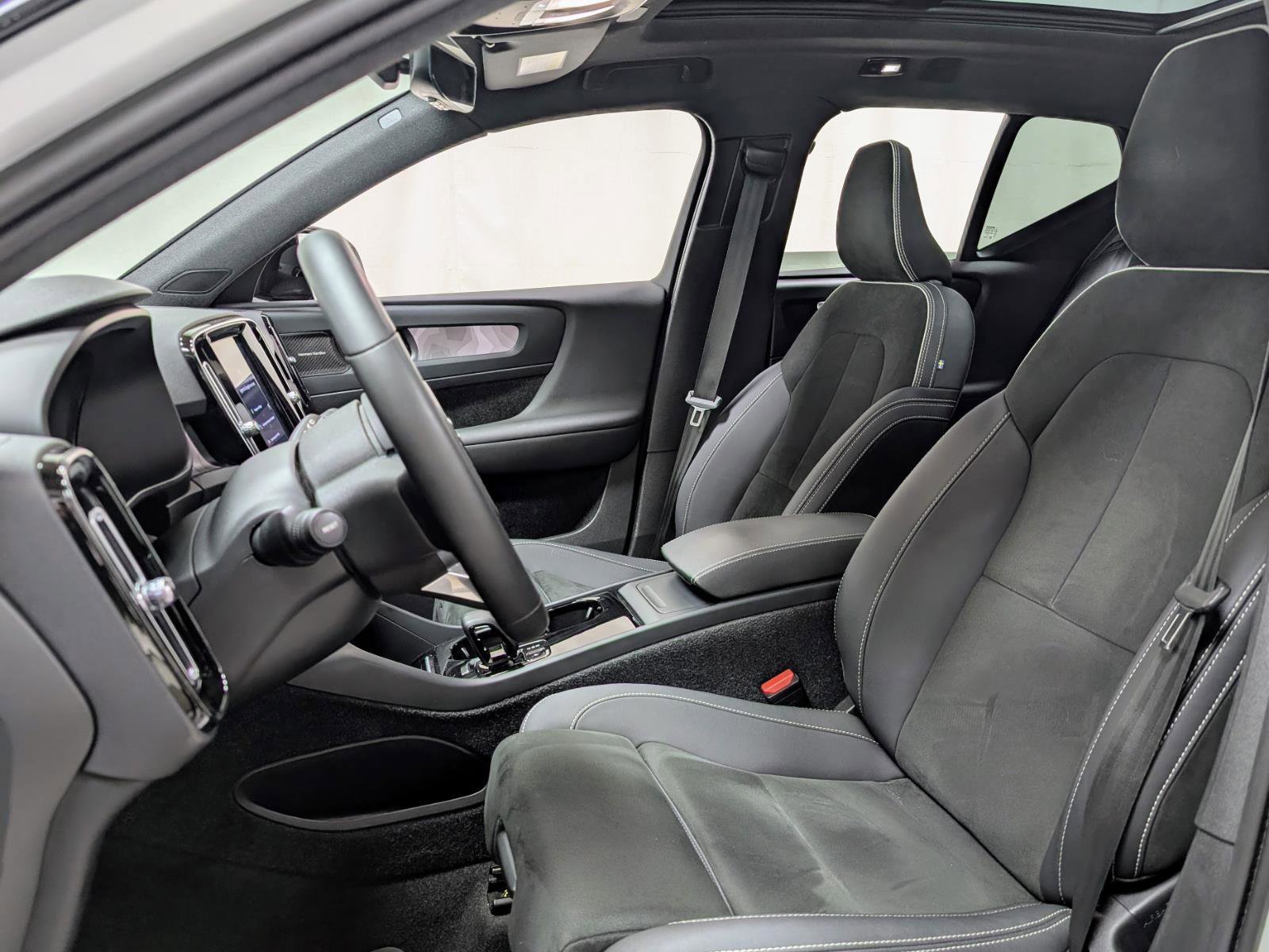 Used 2023 Volvo XC40 Recharge Ultimate w/ Protection Package Premier image 15