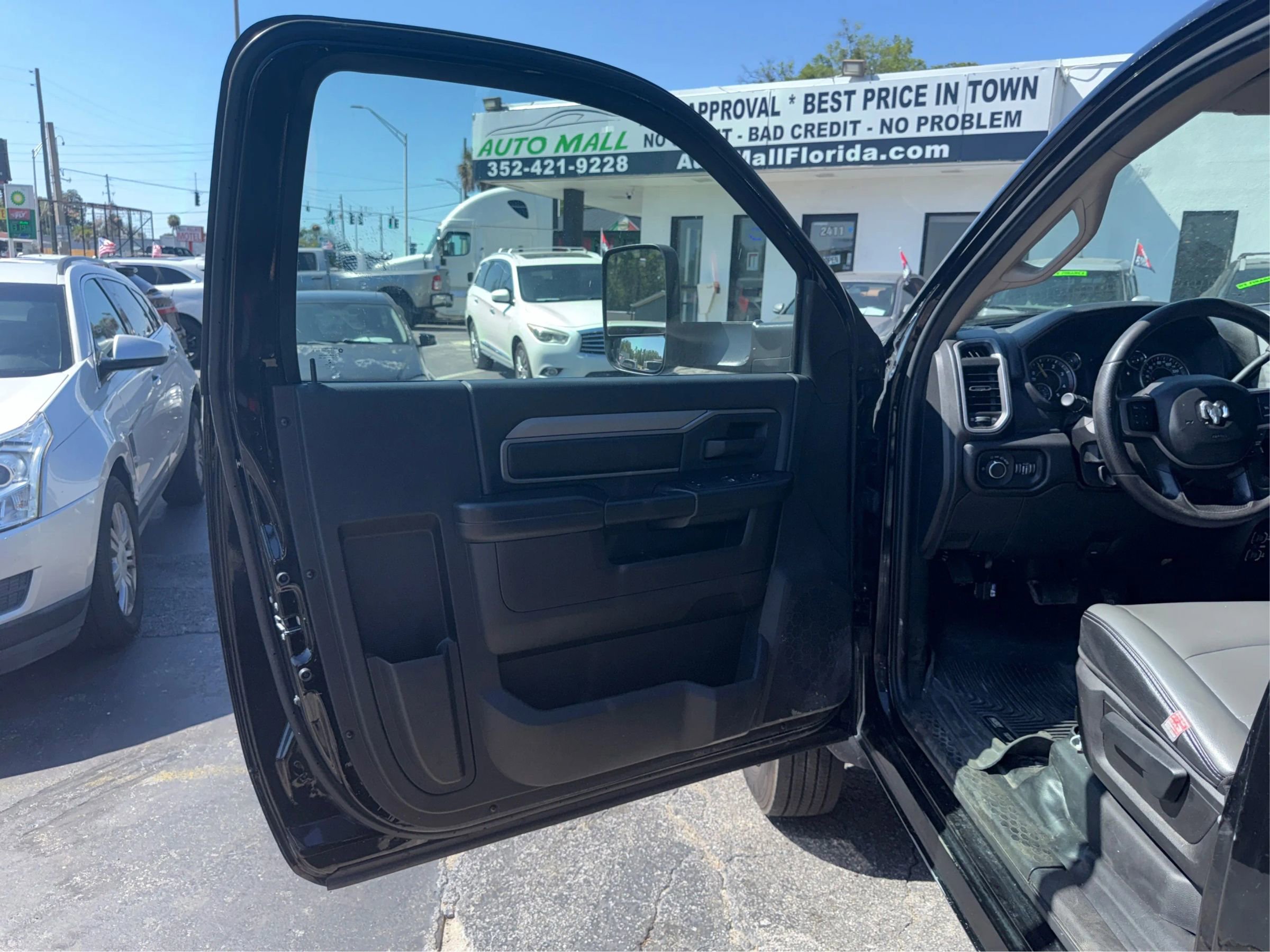 Used 2020 RAM 5500 Tradesman image 16