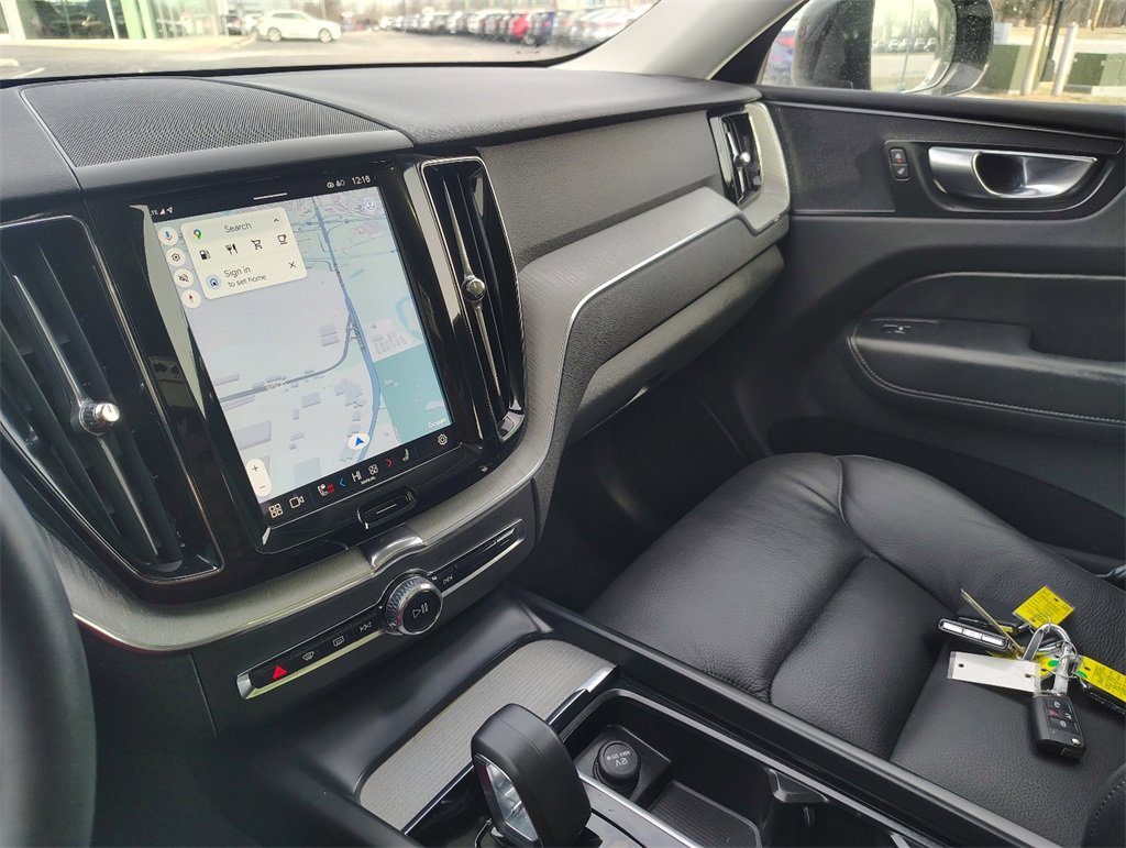 Used 2025 Volvo XC60 B5 Plus image 24