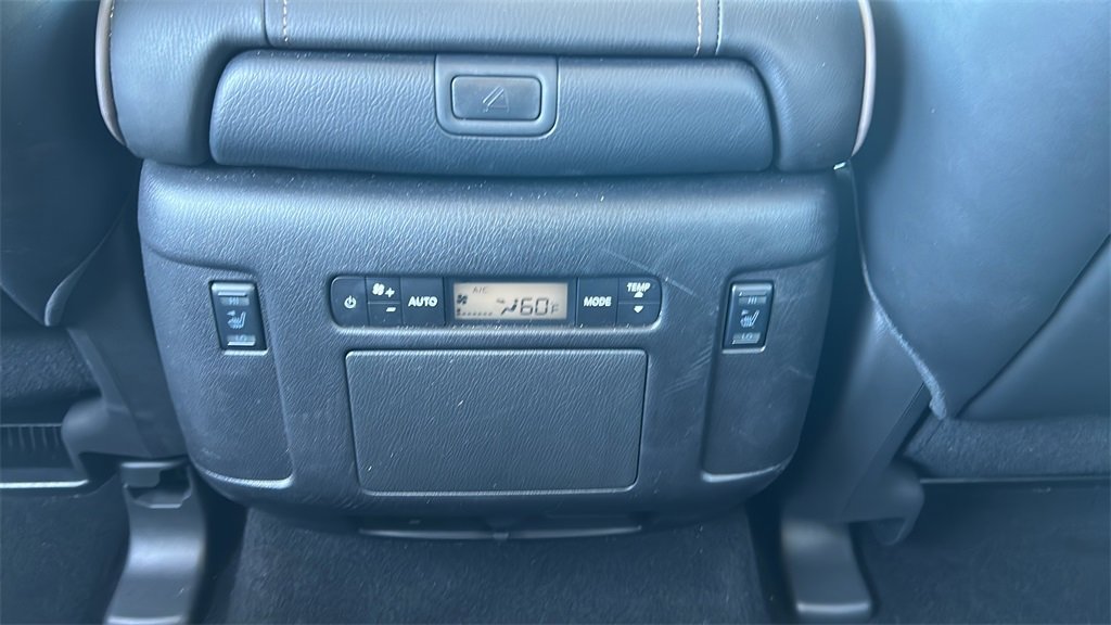 Used 2024 Nissan Armada Platinum w/ Captain's Chairs Package image 17