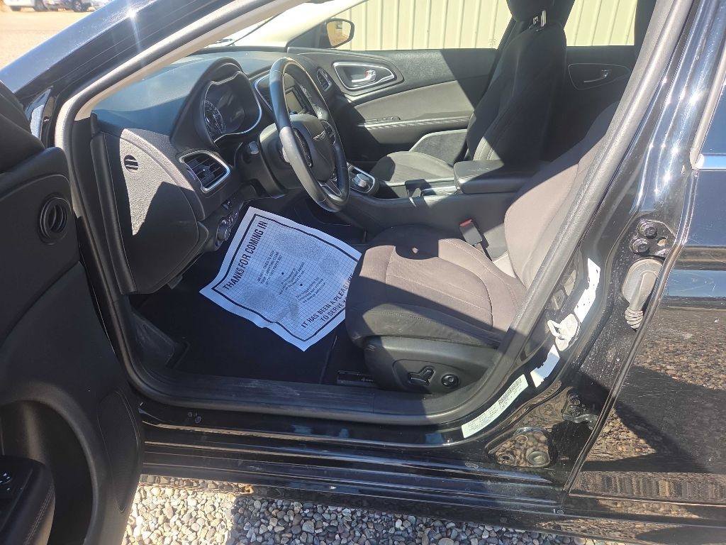 Used 2015 Chrysler 200 Limited w/ Convenience Group FWD image 10