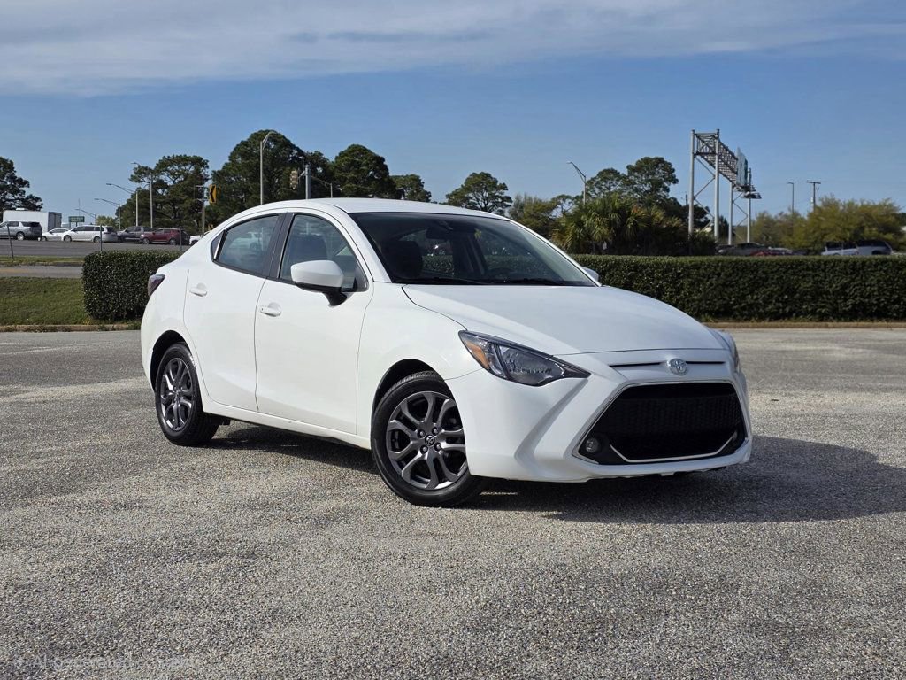 Used 2020 Toyota Yaris LE image 1
