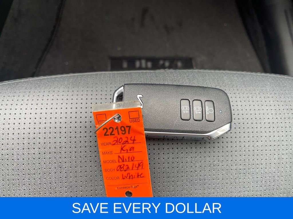 Used 2024 Kia Niro Wave w/ Wave Preserve Package FWD image 30