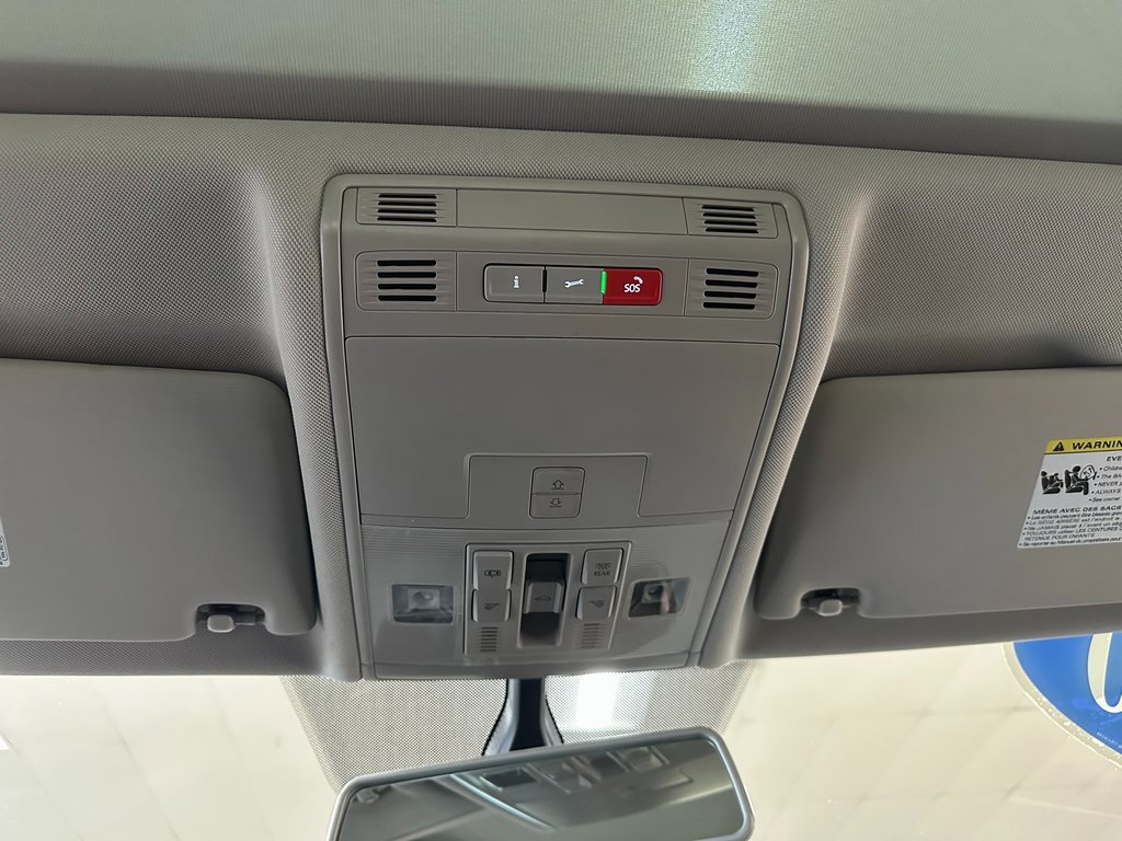 Used 2020 Volkswagen Tiguan SE w/ Panoramic Sunroof Package image 32