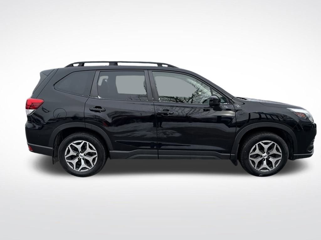 Certified 2023 Subaru Forester Premium image 18