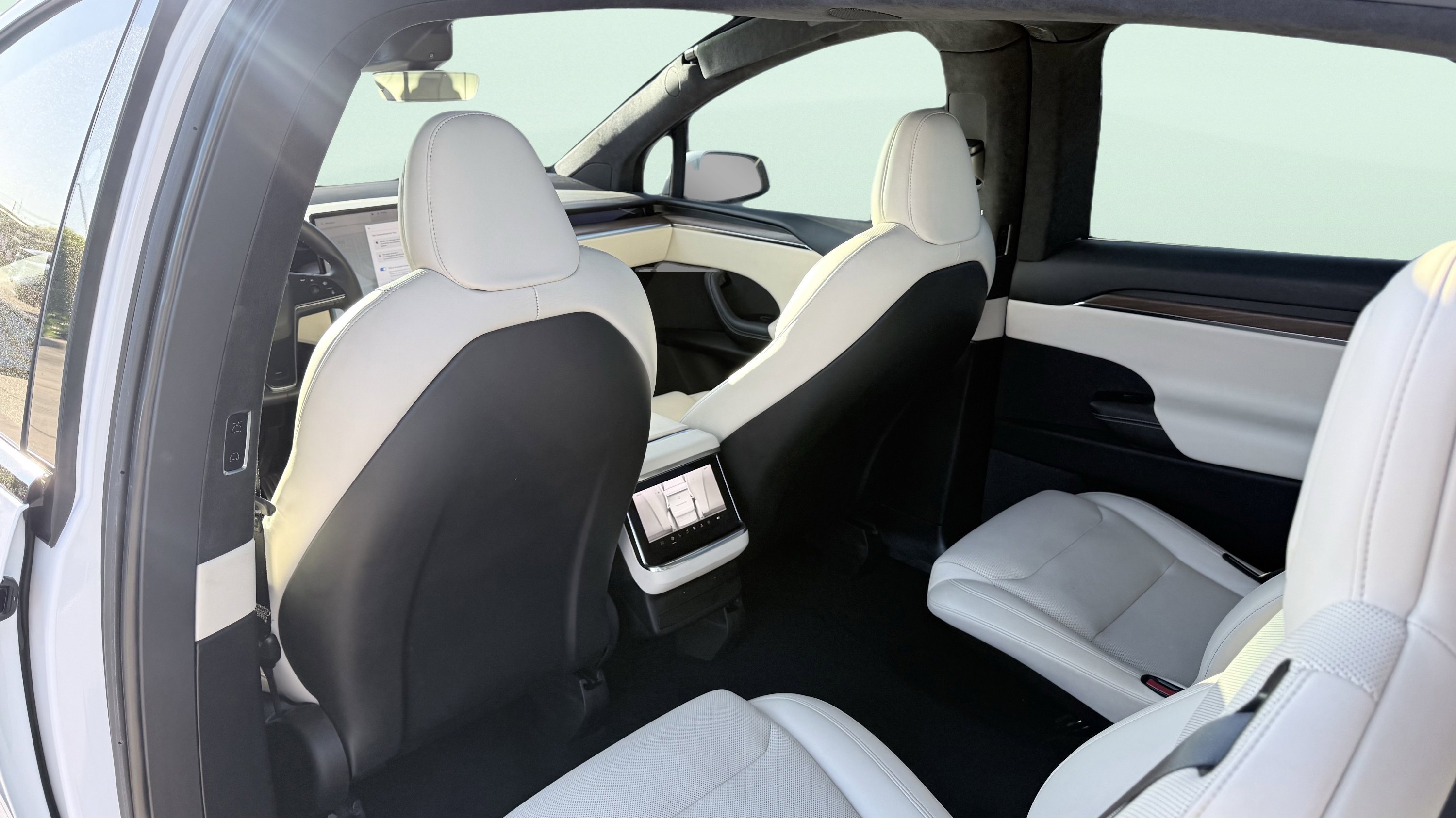 Used 2022 Tesla Model X image 28