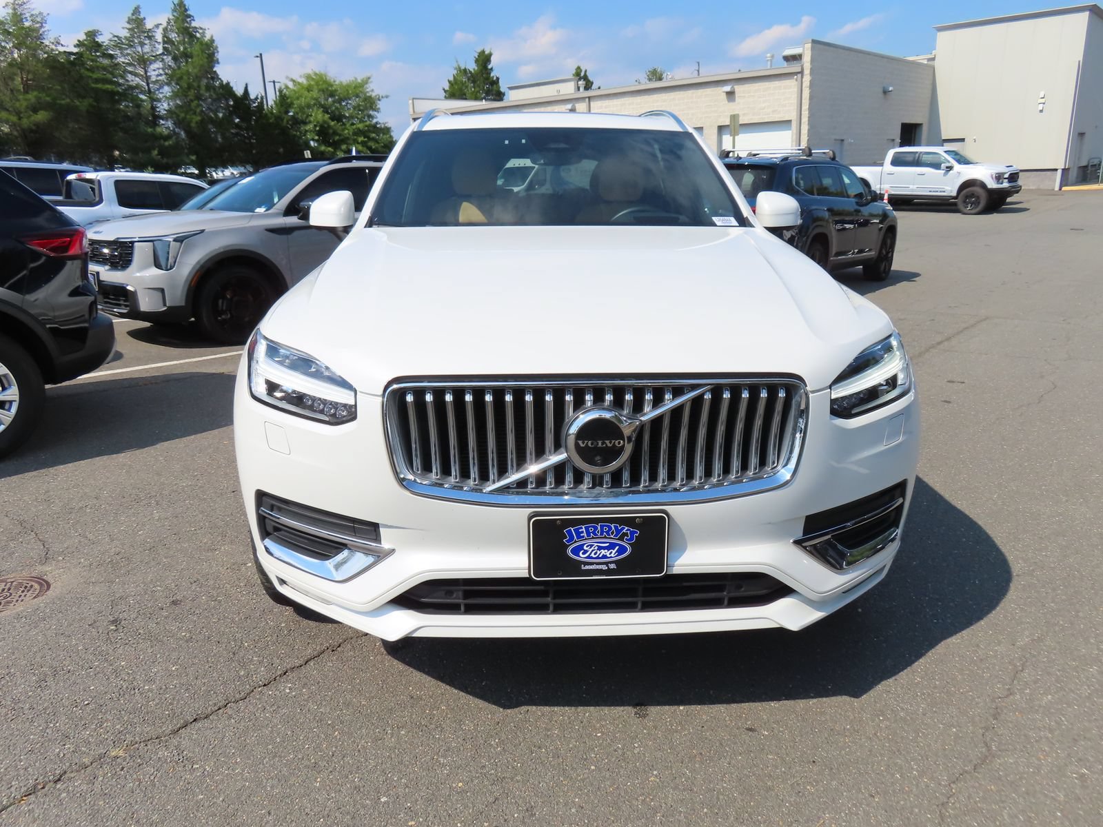 Used 2023 Volvo XC90 B6 Ultimate w/ Lounge Package AWD/4WD image 2
