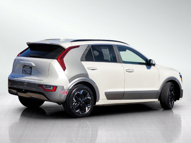 Used 2024 Kia Niro Wave w/ Wave Preserve Package FWD image 4