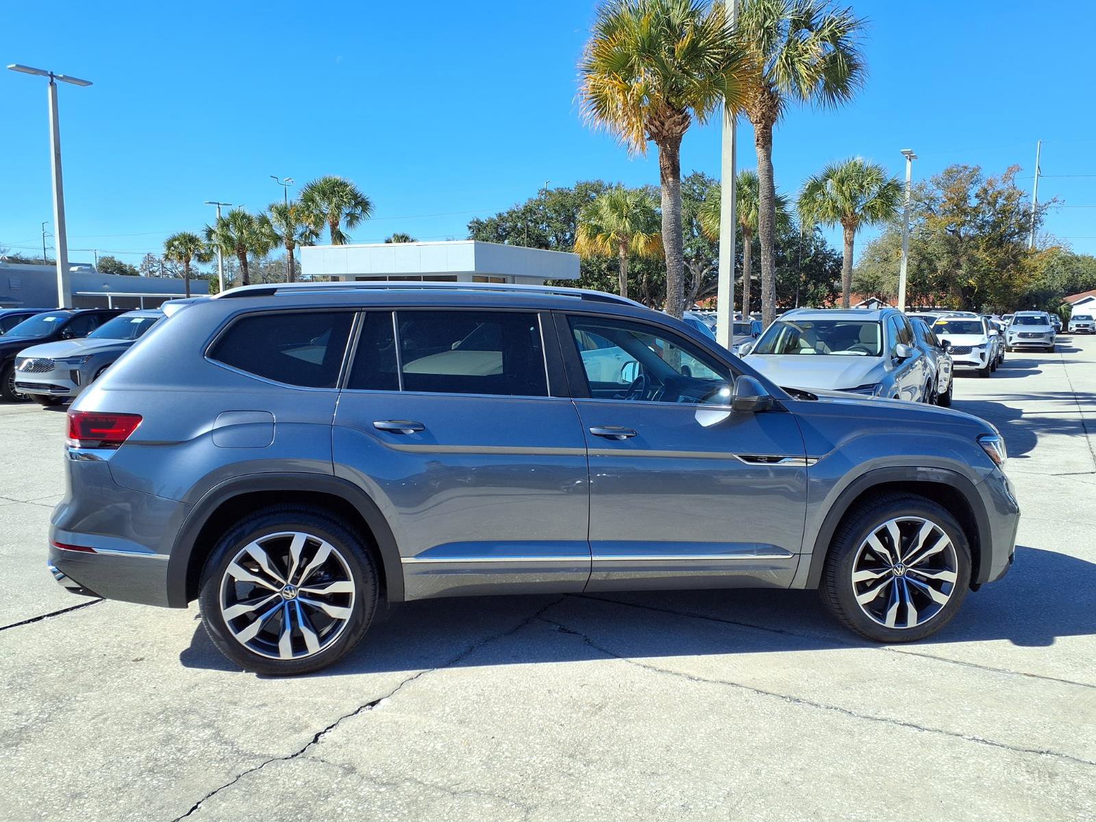 Used 2021 Volkswagen Atlas SEL R-Line image 8