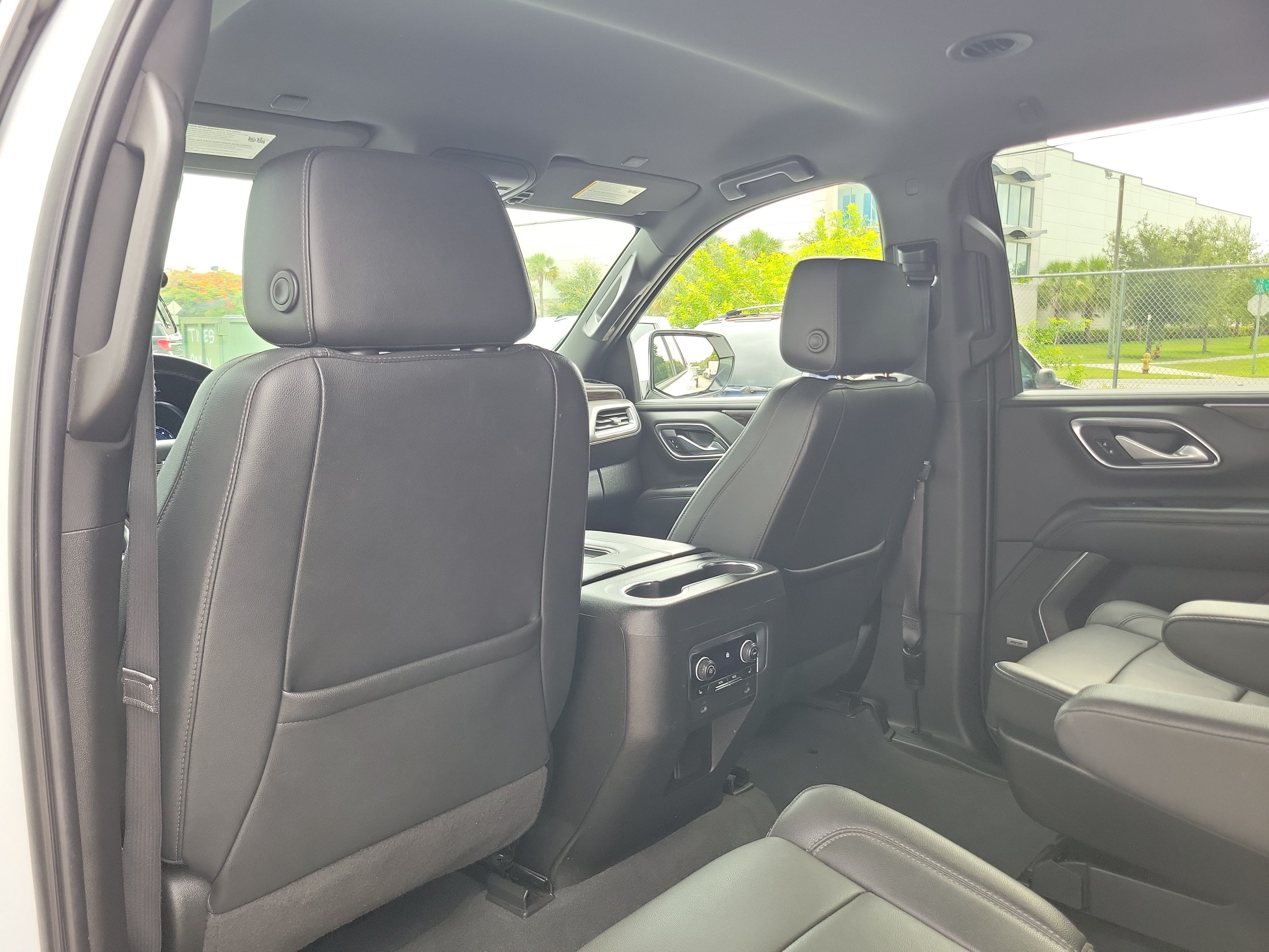 Used 2022 Chevrolet Tahoe Z71 w/ Luxury Package AWD/4WD image 16