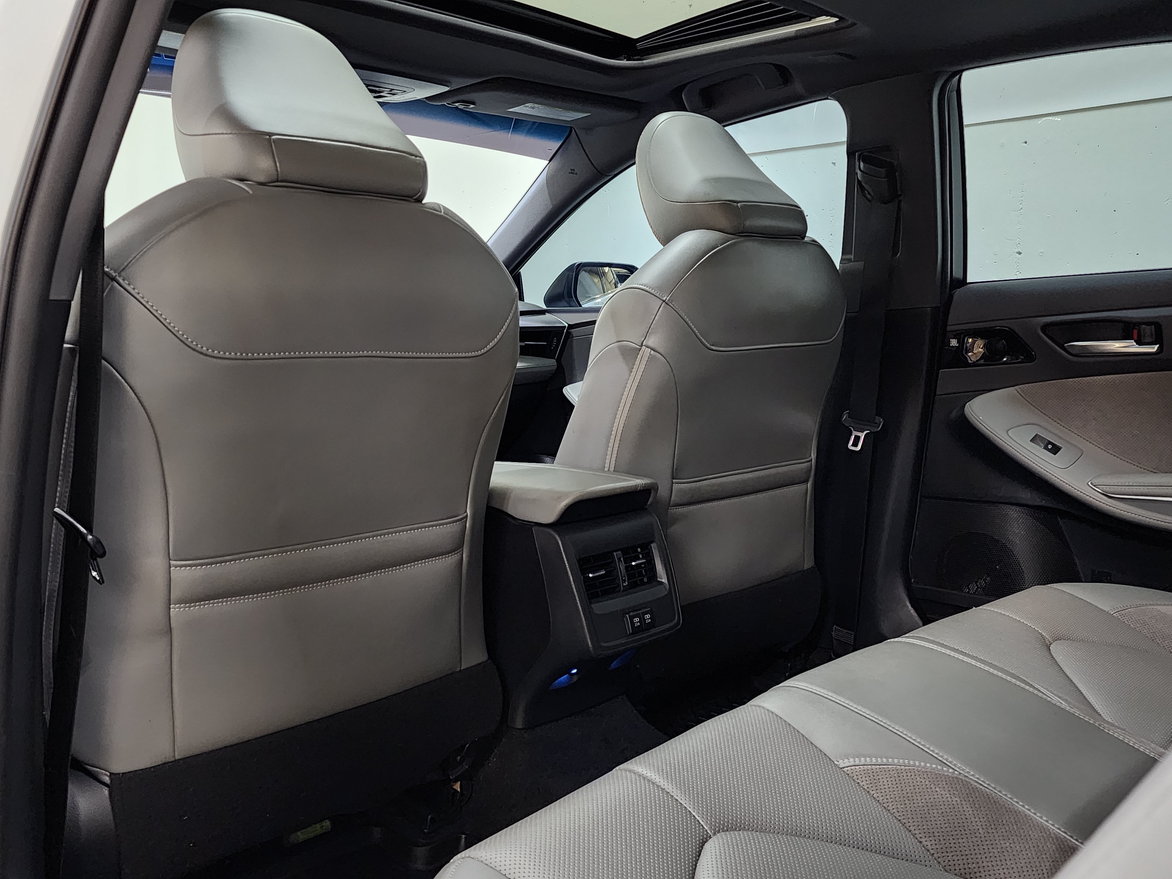 Used 2019 Toyota Avalon XSE w/ All Weather Liner Package FWD image 16