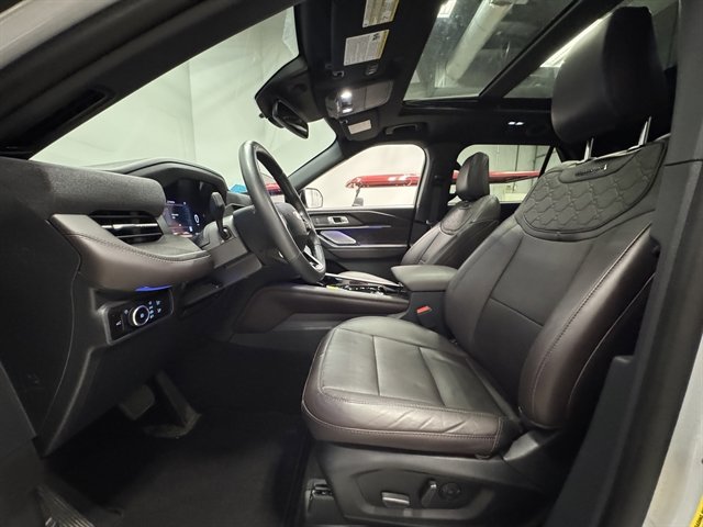 Used 2025 Ford Explorer Platinum w/ LUX Leather Package AWD/4WD image 21